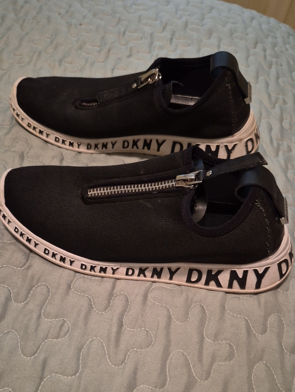 DKNY Black Slip-On Sneakers with Top Zipper and Logo Heel